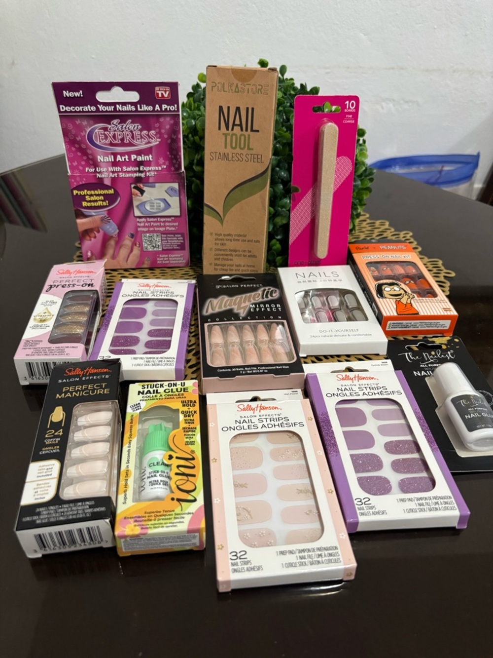 13 Pieces Press on Nails & Nails Essentials Lot